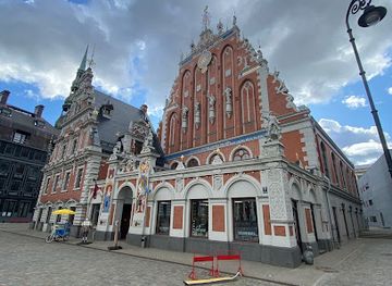 latvia/livonia/attraction/first-public-christmas-tree