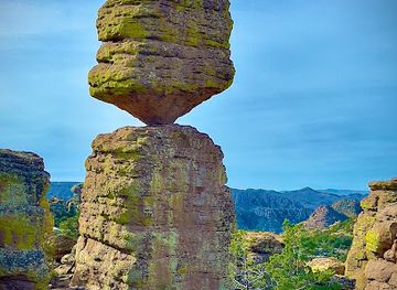 arizona/chiricahua-mountains/attraction/big-balanced-rock
