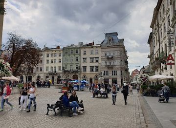 ukraine/lviv/rynok-square/attraction/fountain-of-neptune