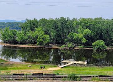 wisconsin/glacial-lake-wisconsin/attraction/great-river-landing