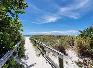 florida/honeymoon-island-state-park/attraction/tiki-gardens-indian-shores-beach-access