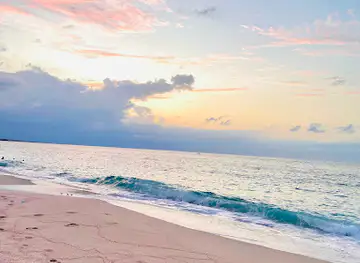 Pink Beach الشاطئ الوردي