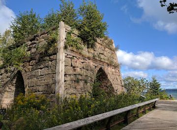 michigan/pictured-rocks-national-lakeshore/attraction/bay-furnace-ruins