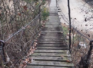 arkansas/arkansas-river-valley/attraction/zinc-swinging-bridge