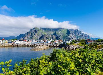 norway/lofoten-islands/attraction/henningsvar-port-viewpoint