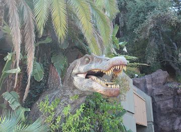 california/burbank/attraction/raptor-encounter