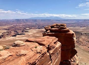 utah/canyonlands-national-park/attraction/white-rim-overlook-trailhead