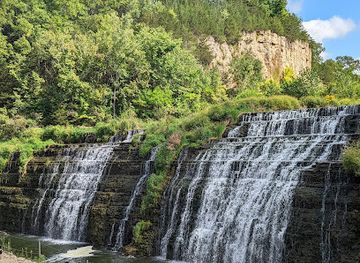 illinois/galena-territory/attraction/thunder-bay-falls-private