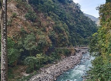 bhutan/zhemgang/attraction/duenmang-tsachu