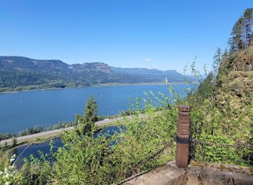 washington/columbia-river-gorge/attraction/wahkeena-falls