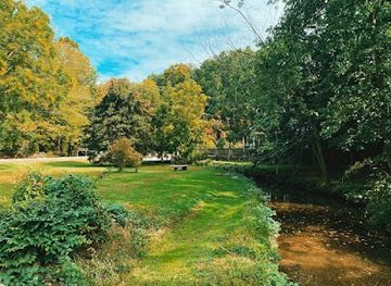 connecticut/greenwich-point-park/attraction/laddins-rock-sanctuary