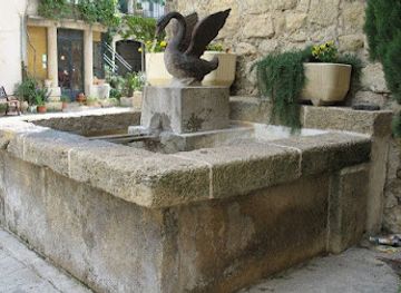 france/luberon/attraction/la-fontaine-du-canard