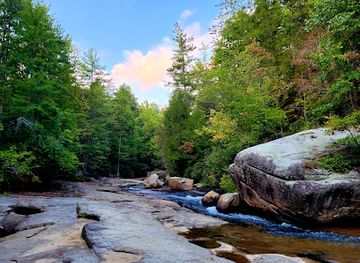 south-carolina/caesars-head-state-park/attraction/long-shoals-roadside-park