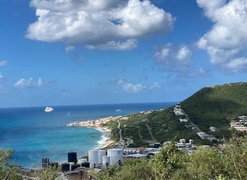 sint-maarten/philipsburg/attraction/man-on-chair-statue