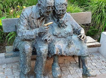 poland/kashubia/attraction/bench-of-a-kashubian-couple