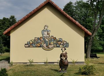 lithuania/utena/attraction/utenos-krastotyros-muziejus-v-valiusio-keramikos-muziejus