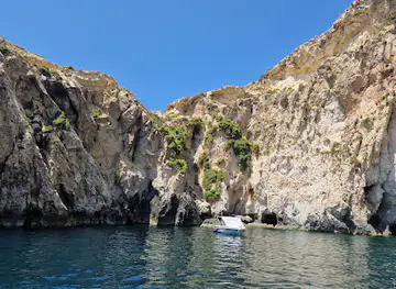 Għar Ta' Lawdu