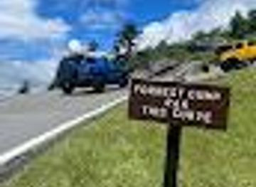 north-carolina/boone/attraction/forrest-gump-curve
