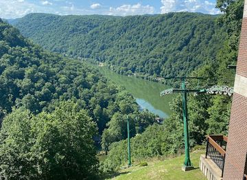 west-virginia/new-river-gorge-national-park-and-preserve/attraction/new-river-jet-boats
