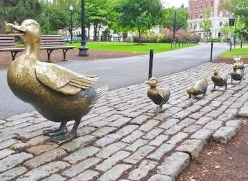 iowa/newton/attraction/make-way-for-ducklings