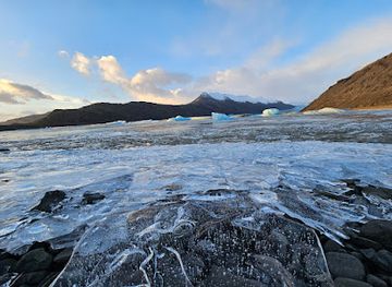 iceland/vatnajokull-national-park/attraction/ice-guide-kayaking-heinabergslon