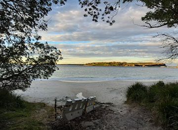 australia/jervis-bay/attraction/murrays-beach-cave