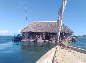kenya/lamu-archipelago/attraction/floating-bar-restaurant-lamu