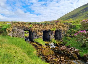 ireland/sligo/attraction/luke-s-bridge-start-of-benbulbin-walk