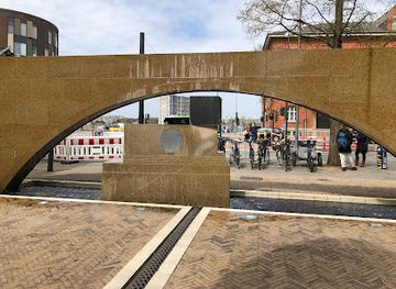 denmark/odense/attraction/hermes-gud-for-handlende-vandskulptur