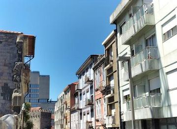 portugal/guimaraes/attraction/rua-de-miguel-bombarda