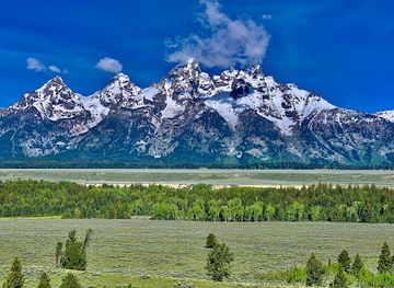wyoming/bridger-teton-national-forest/attraction/grand-teton