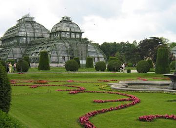 austria/vienna/hietzing/attraction/grosses-palmenhaus-schonbrunn
