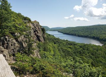 michigan/porcupine-mountains-wilderness-state-park/attraction/porcupine-mountains-visitor-center
