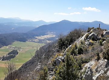 france/vercors-regional-natural-park/attraction/la-roche-des-arnauds