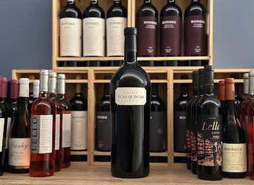 portugal/guimaraes/attraction/clube-real-do-fado