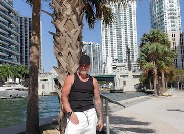 florida/miami/attraction/miami-circle-national-historic-landmark