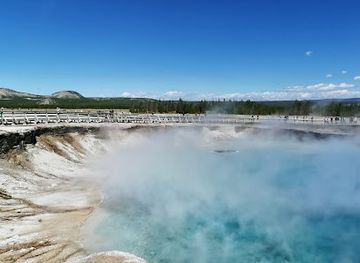 montana/the-yellowstone-valley/attraction/west-yellowstone-visitor-information-center