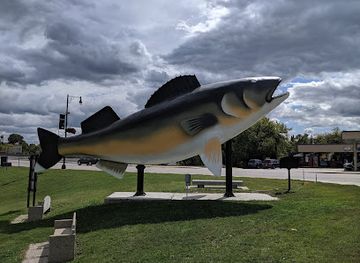minnesota/lake-of-the-woods/attraction/willie-the-walleye-statue