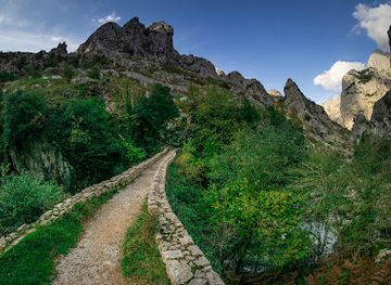 spain/picos-de-europa/attraction/puente-la-jaya