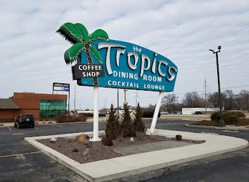 illinois/central-illinois/attraction/the-tropics-restaurant-neon-sign