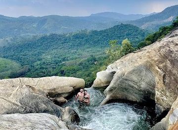 sri-lanka/ella/attraction/upper-diyaluma-waterfall