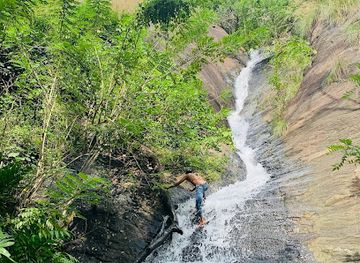 sri-lanka/kurunegala-district/attraction/waterfall