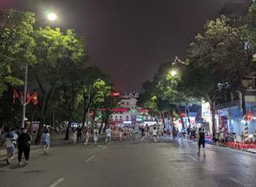 vietnam/hanoi/attraction/weekend-walking-street