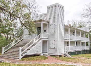 texas/piney-woods/attraction/steamboat-house