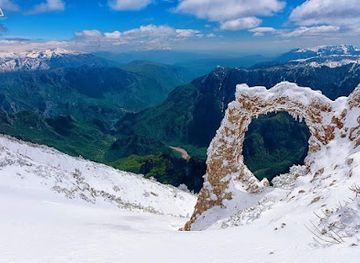 bosnia-and-herzegovina/central-bosnia/attraction/outlaws-door