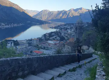 Trailhead to the fortress