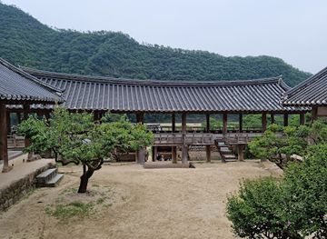 south-korea/andong-hahoe-village/attraction/byeongsanseowon-confucian-academy