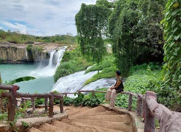 vietnam/buon-ma-thuot/attraction/khu-du-lich-sinh-thai-van-hoa-cum-thac-dray-sap-gia-long