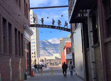 colorado/garden-of-the-gods/attraction/adaman-alley