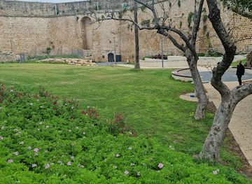 israel/akko/bahai-gardens/attraction/walls-of-acre